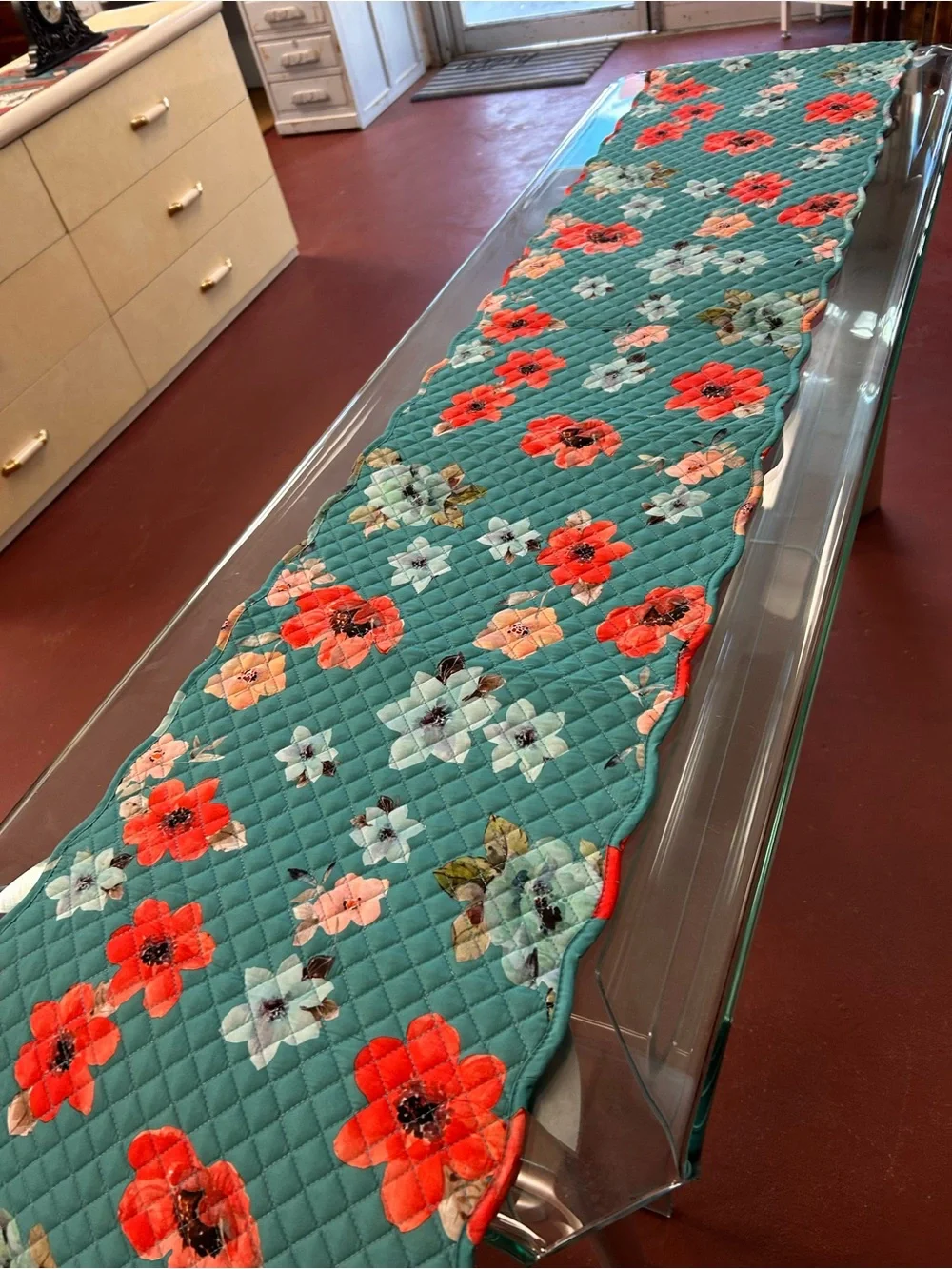 Pioneer Woman “Vintage Bloom” table runner & 8 matching placemats